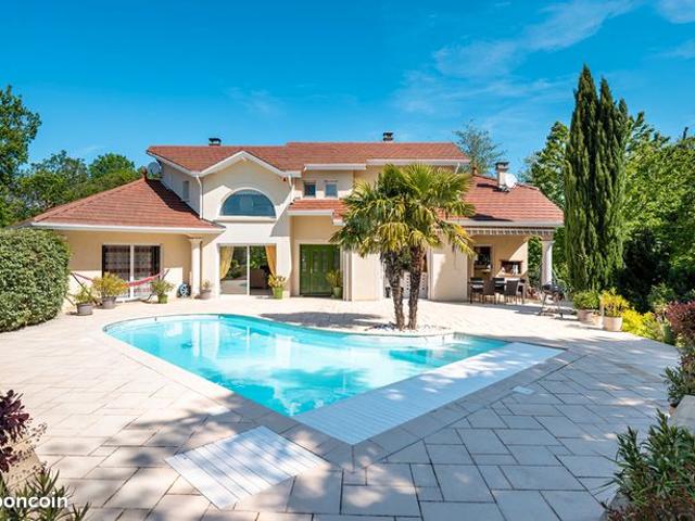 Maison 6 pièces 255 m²