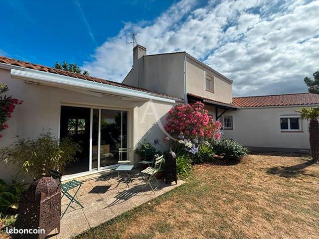 Maison 6 pièces 255 m²