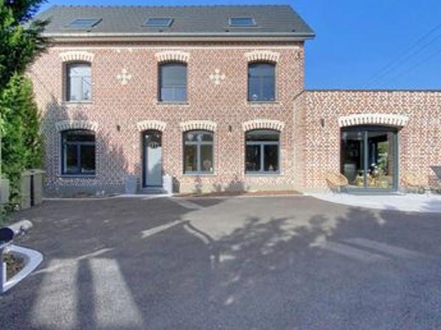 Maison 6 pièces 255 m²