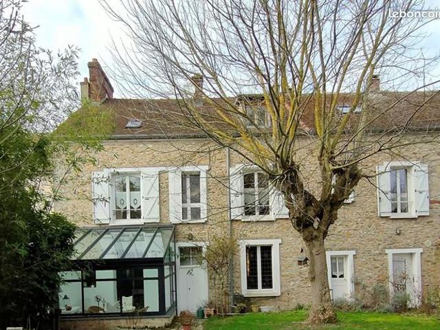 Maison 6 pièces 256 m²
