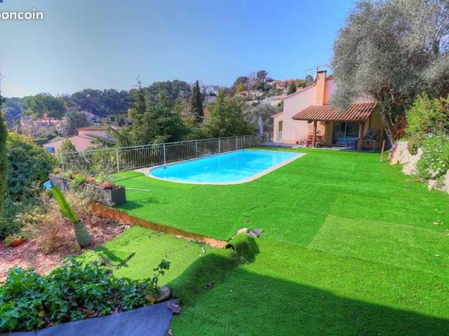 Maison 6 pièces 256 m²