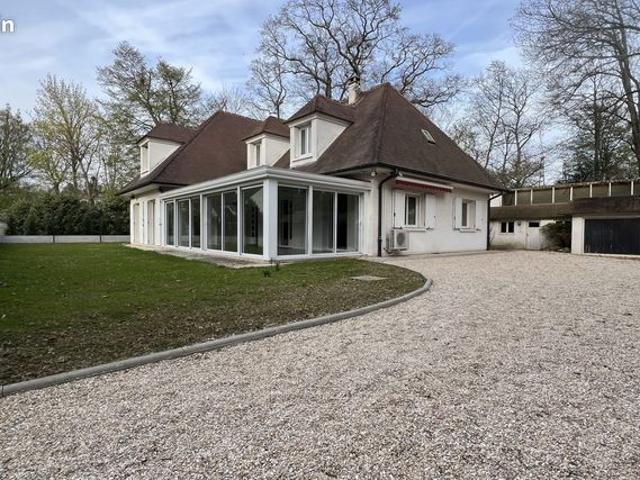 Maison 6 pièces 256 m²