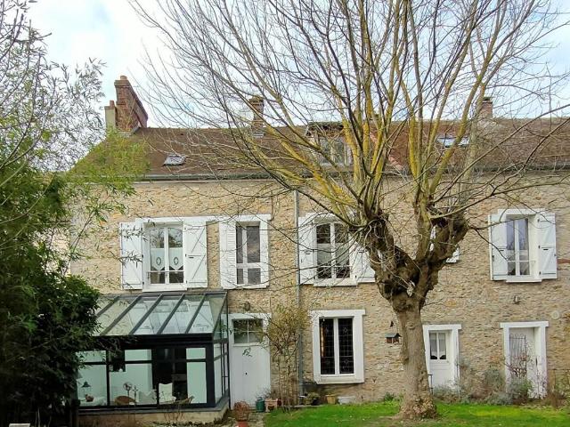 Maison 6 pièces 256 m²