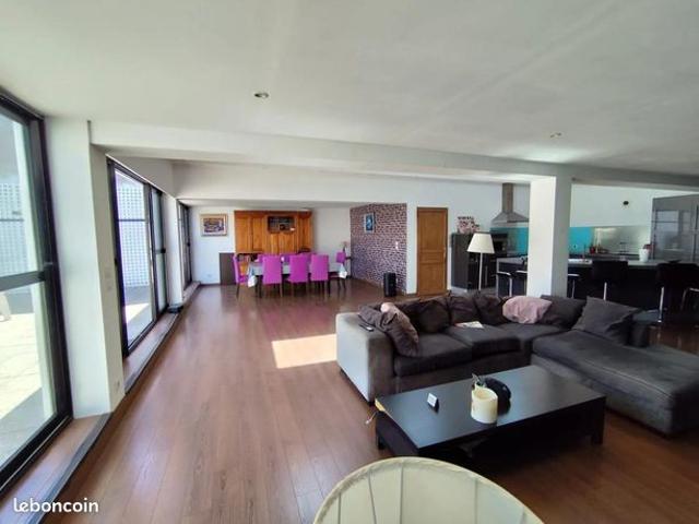 Maison 6 pièces 256 m²