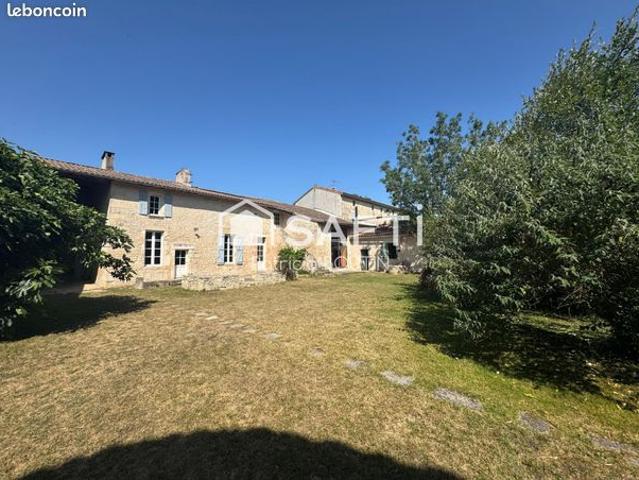 Maison 6 pièces 256 m²