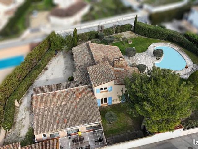 Maison 6 pièces 256 m²