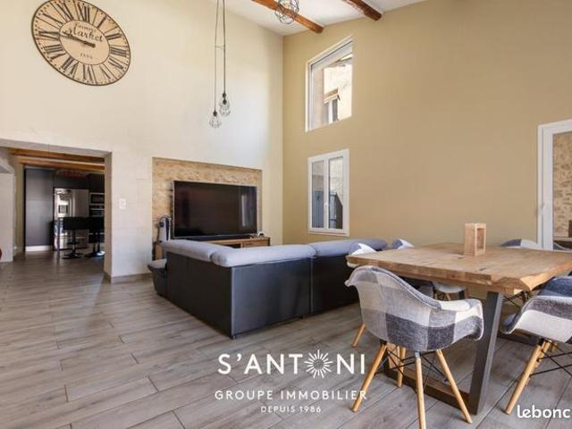 Maison 6 pièces 256 m²