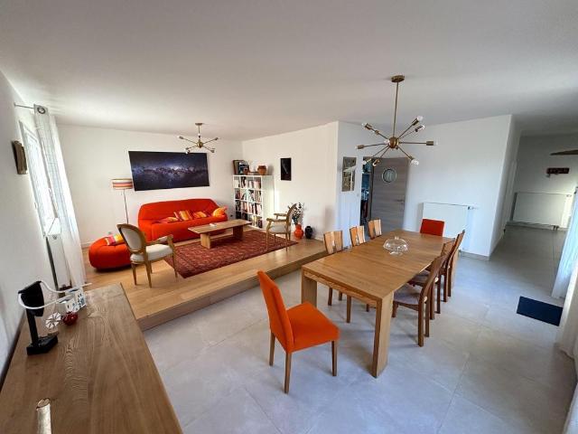 Maison 6 pièces 256 m²