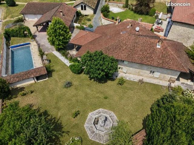 Maison 6 pièces 256 m²