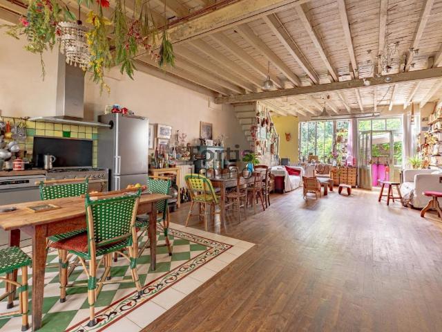 Maison 6 pièces 256 m²