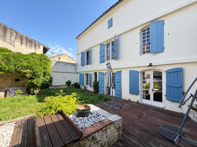 Maison 6 pièces 256 m²