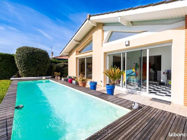 Maison 6 pièces – 256 m² – Parcelle de 13.000 m²