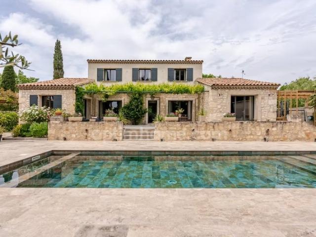 Maison 6 pièces 257 m²