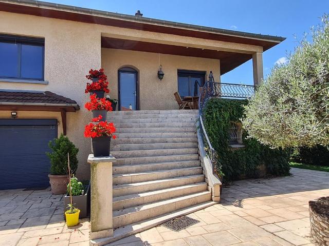 Maison 6 pièces 257 m²