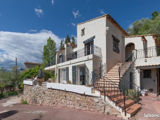Maison 6 pièces 257 m²
