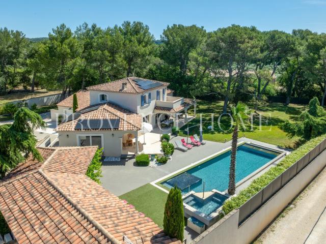 Maison 6 pièces 257 m²