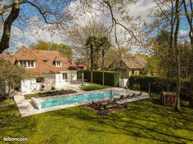Maison 6 pièces 258 m²