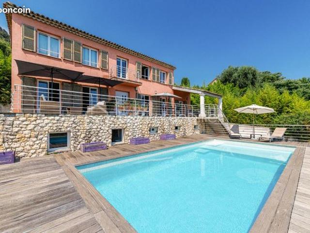 Maison 6 pièces 256 m²