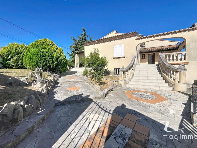 Maison 6 pièces 259 m²