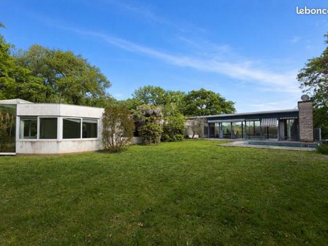 Maison 6 pièces 259 m²