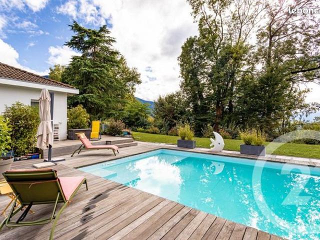 Maison 6 pièces 250 m²