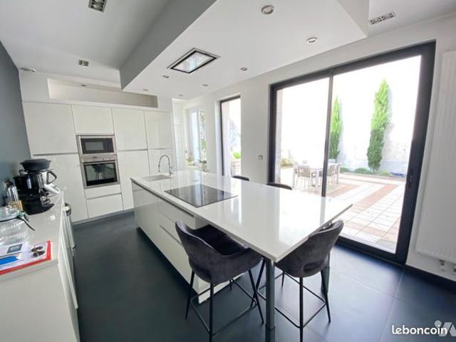 Maison 6 pièces 250 m²