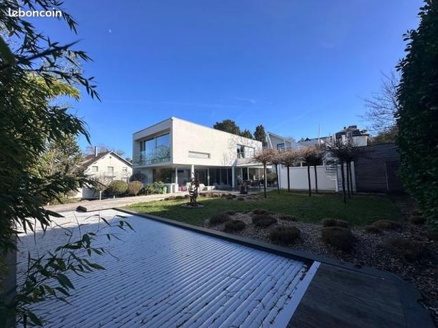 Maison 6 pièces 250 m²
