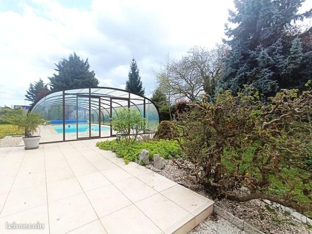 Maison 6 pièces 250 m²