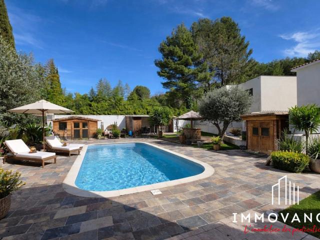 Maison 6 pièces 250 m²