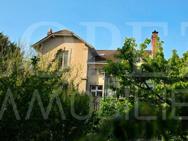 Maison 6 pièces 250 m²