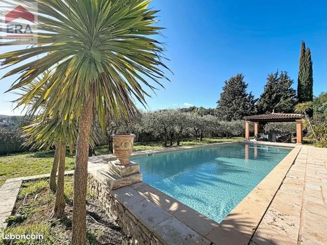 Maison 6 pièces 250 m²