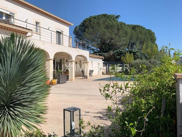 Maison 6 pièces 250 m²