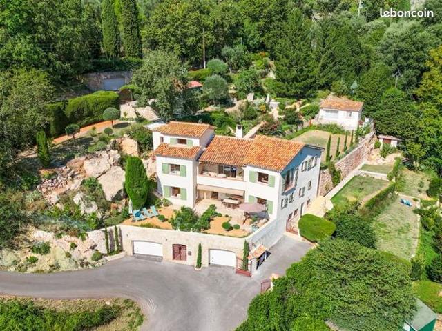 Maison 6 pièces 250 m²