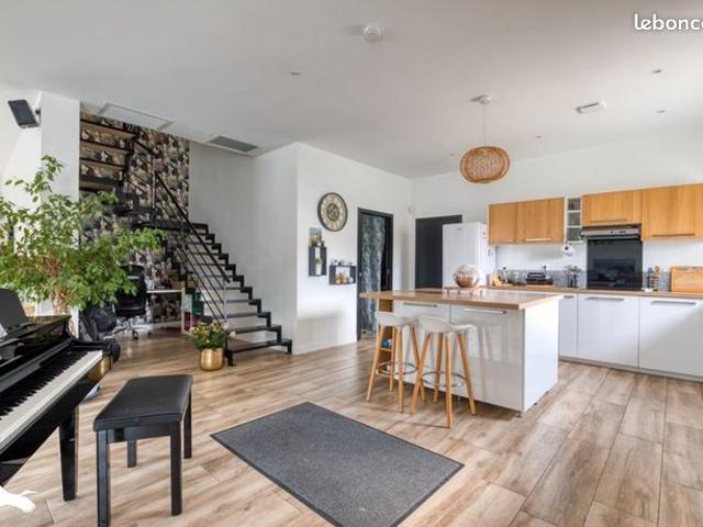 Maison 6 pièces 250 m²