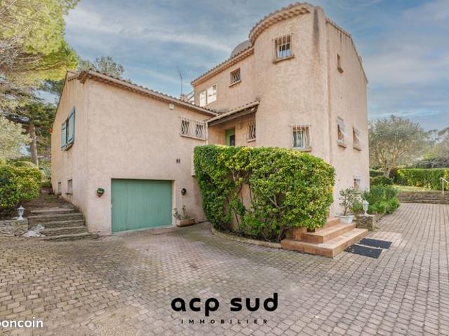 Maison 6 pièces 250 m²
