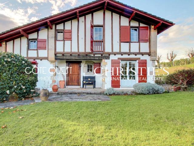 Maison 6 pièces 250 m²