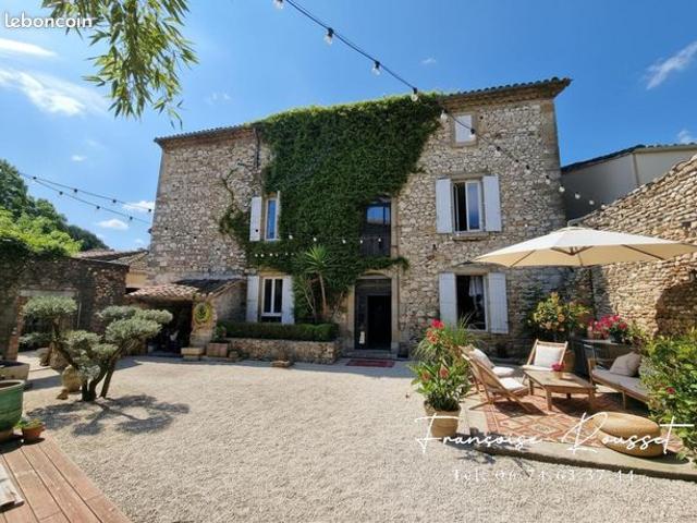 Maison 6 pièces 258 m²