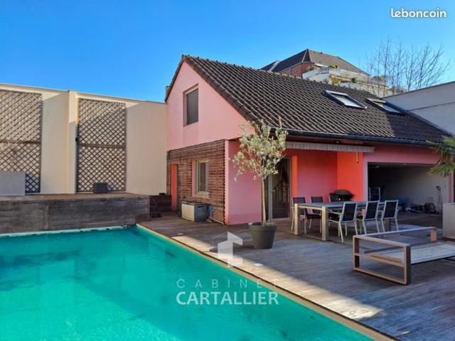 Maison 6 pièces 250 m²