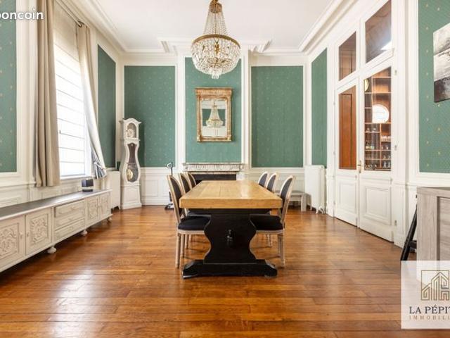 Maison 6 pièces 250 m²