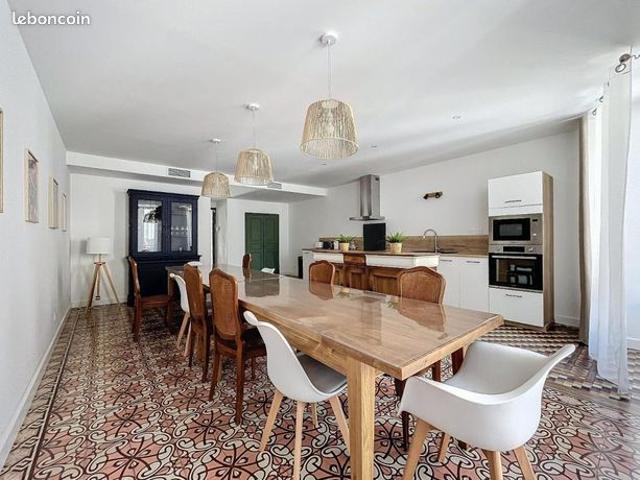 Maison 6 pièces 250 m²