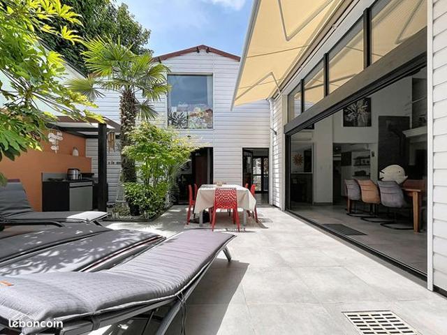 Maison 6 pièces 250 m²