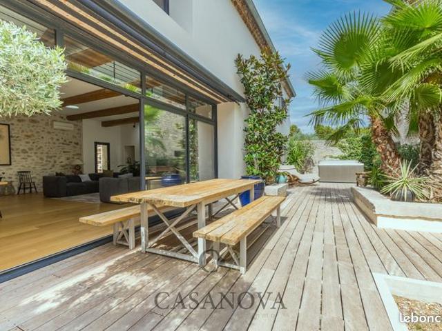 Maison 6 pièces 250 m²