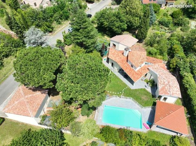 Maison 6 pièces 250 m²