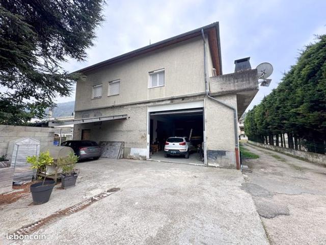 Maison 6 pièces 250 m²