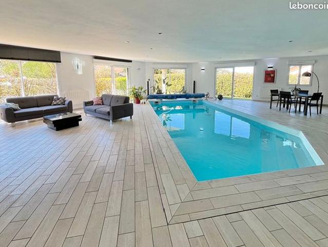 Maison 6 pièces 250 m²