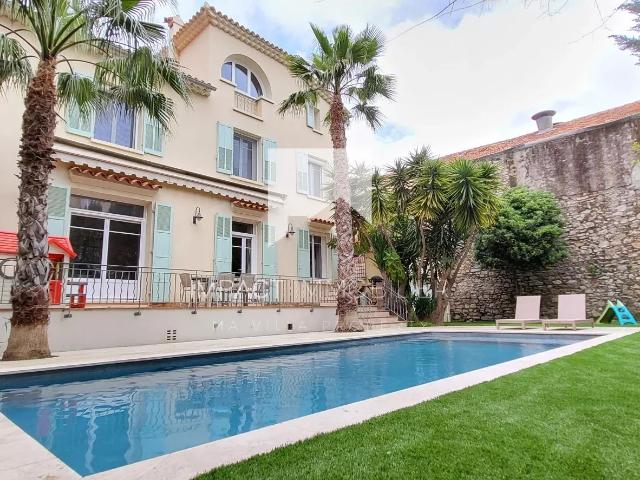 Maison 6 pièces 250 m²