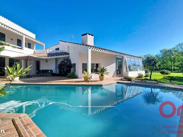 Maison 6 pièces 250 m²