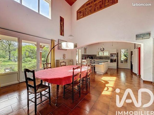 Maison 6 pièces 250 m²