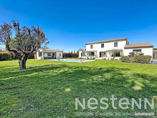 Maison 6 pièces 250 m²