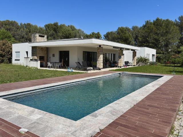 Maison 6 pièces 220 m²